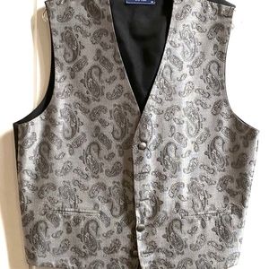 Men's Medium Andrew Fezza Polyester Vest. Silver grey color.